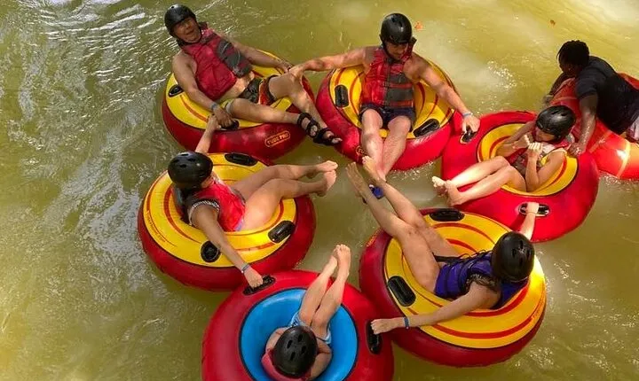 River Rapids in Jamaica with French Tour Guide