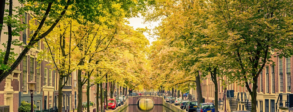 Canals of Amsterdam exploration game and tour