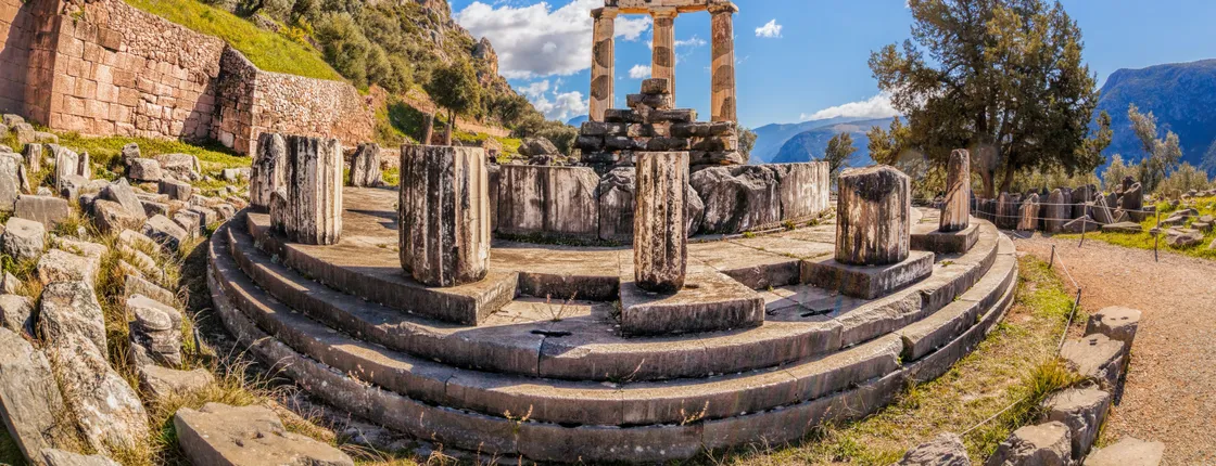 Delphi archaeological site with virtual reality from Athens
