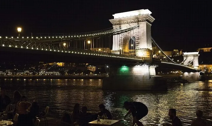 Budapest Evening Sightseeing Cruise with your own Chauffeur