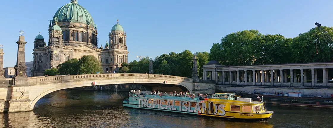 East Side Boat Cruise with Commentary on the Spree