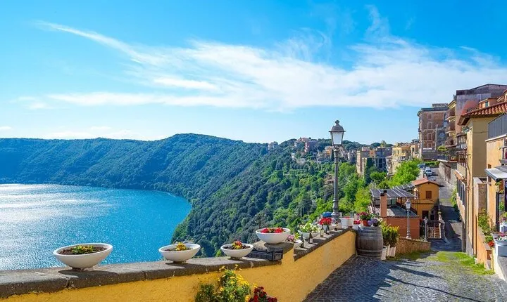 Castel Gandolfo tour with wine tasting