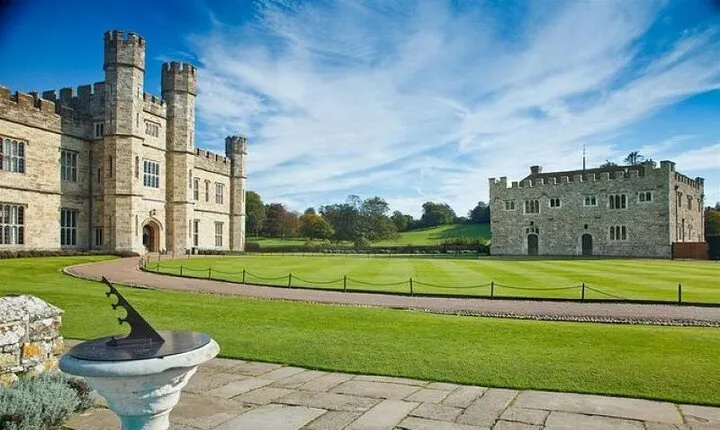 Leeds Castle Canterbury and Dover Private Tour from London