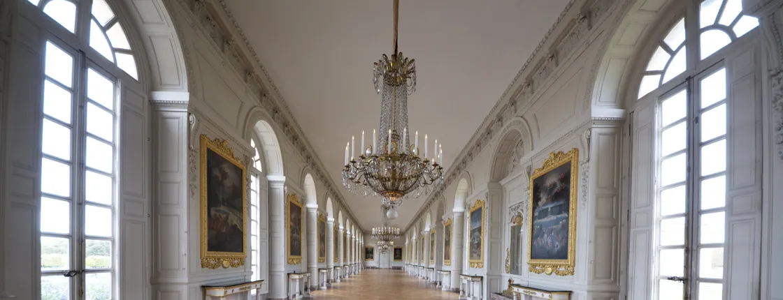 Versailles with audio guide and Paris transfer