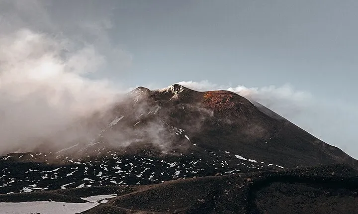 Private Guided Tour of Mount Etna with Wine Tasting and Pick Up