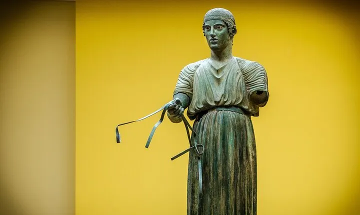 Athens to Delphi and Arachova: Private Day-Trip