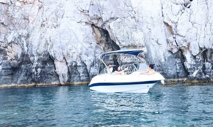 2-Hour the Beauties of Rhodes Island Private Guided Boat Tour