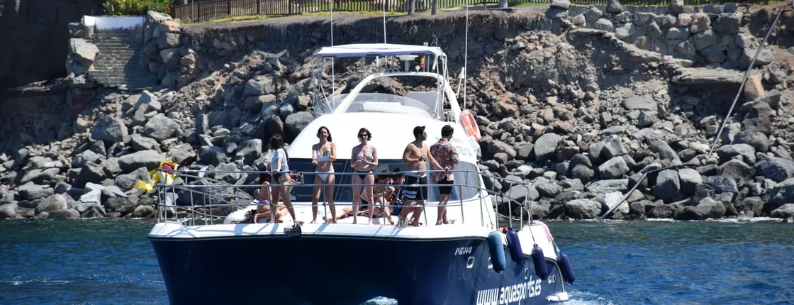 Damiluvi Catamaran Private Charter