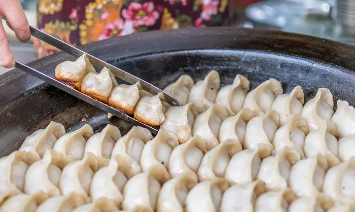 Eat Like a Local: Street Breakfast Tour in Shanghai
