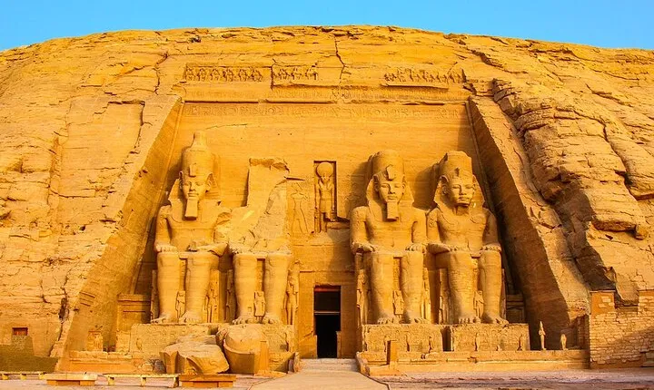 Private Tour of Abu Simbel from Cairo