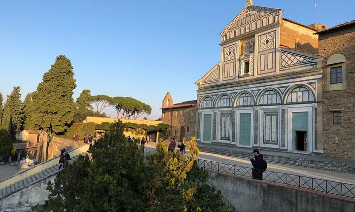 TRANSFER TOUR Florence to Lucca with a stop in San Gimignano