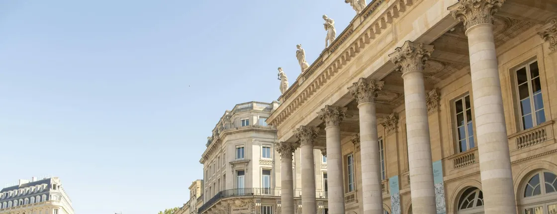 Walking English and French tour of Bordeaux