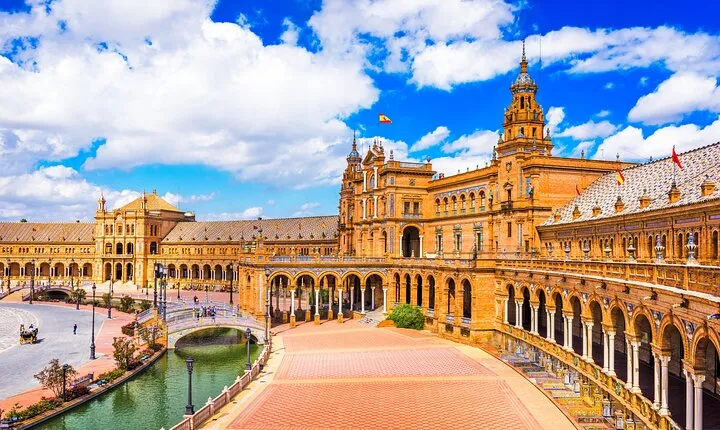 Private Monumental Walking Tour in Seville