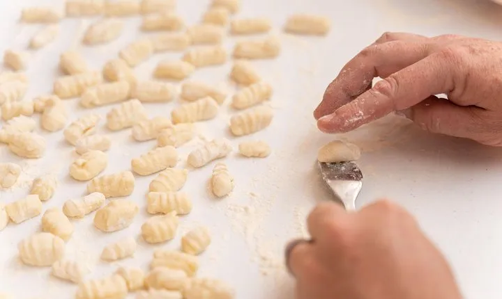Pasta & Tiramisu Class at a Local's Home in Rome