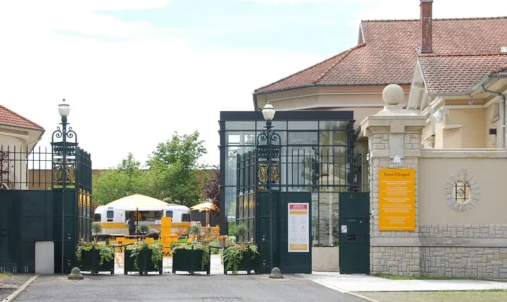 Private Guided Tour in Champagne from Paris, Veuve Clicquot visit