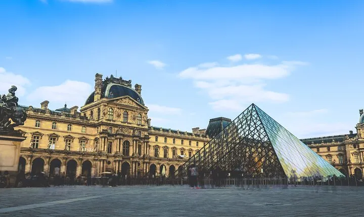 Private Transfer From Paris To Bayeux With a 2 Hour Stop in Caen