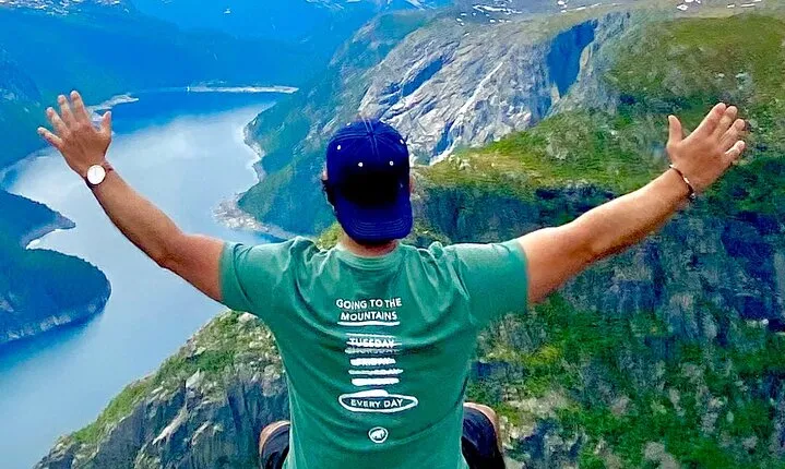 Full Day Hiking Adventure from Bergen to Trolltunga