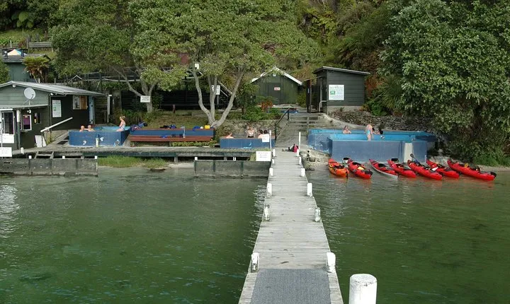 Lake Rotoiti Guided Hot Pools Kayak Trip