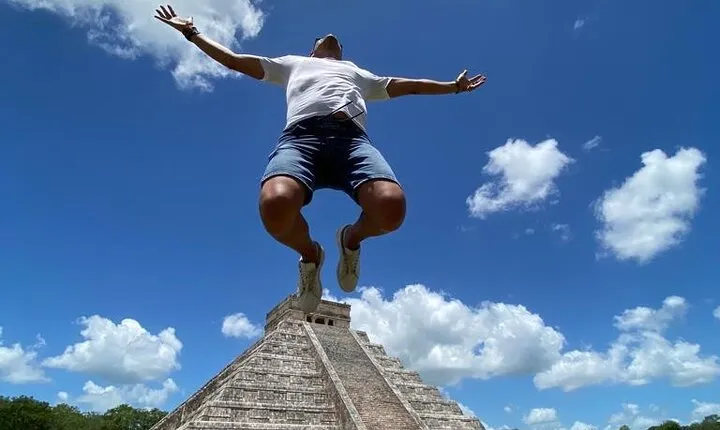 Full Day Private Tour to Chichen Itza Early Access with 2 Cenotes