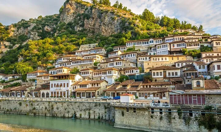 Lake Belshi Tour and Wine Tasting in Berat City