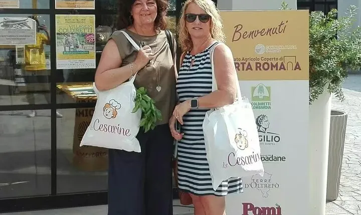 Milan Market Tour & Authentic Italian Aperitivo at a Local's Home