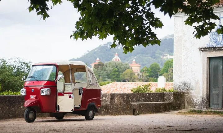 4 Hour Guided Tuk Tuk Tour in Sintra