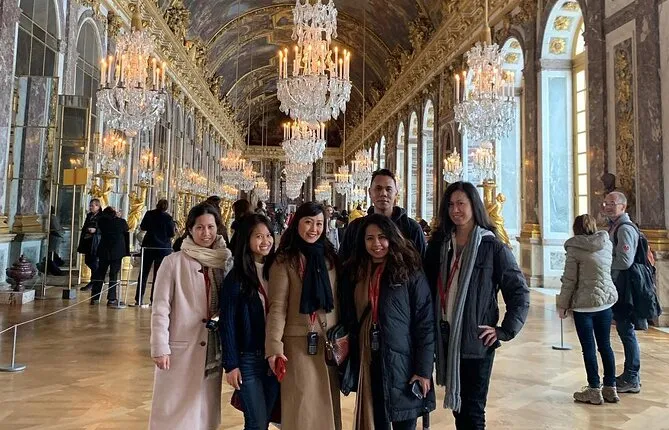 Family Tour from Paris to Versailles Palace & Transfers & Lunch