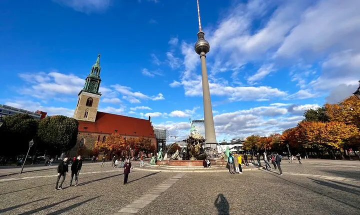 Berlin In A Nutshell: Introductory Group Walking Tour