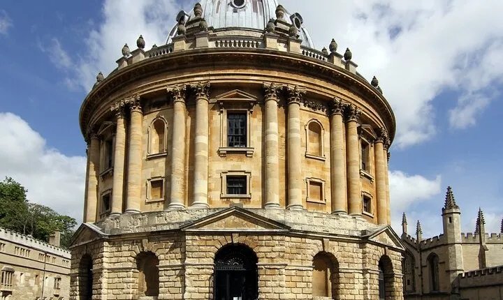 Oxford Quest: Self Guided City Walk & Immersive Treasure Hunt