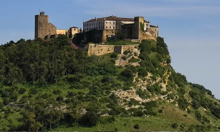 Private Tour Arrábida Sesimbra With Wine tasting From Lisbon