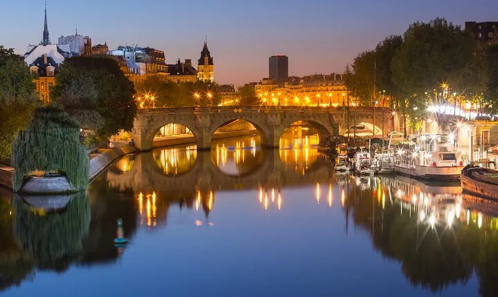 Paris Ghosts and Dark Stories Tour