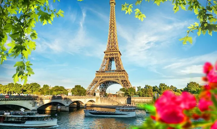 Versailles Palace & Eiffel Tower: Paris Day Trip with Guide