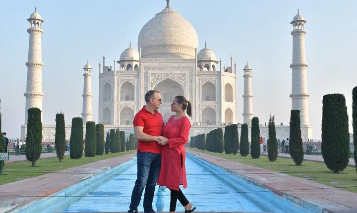Full Day Private Taj Mahal Tour by Superfast Train from Delhi 