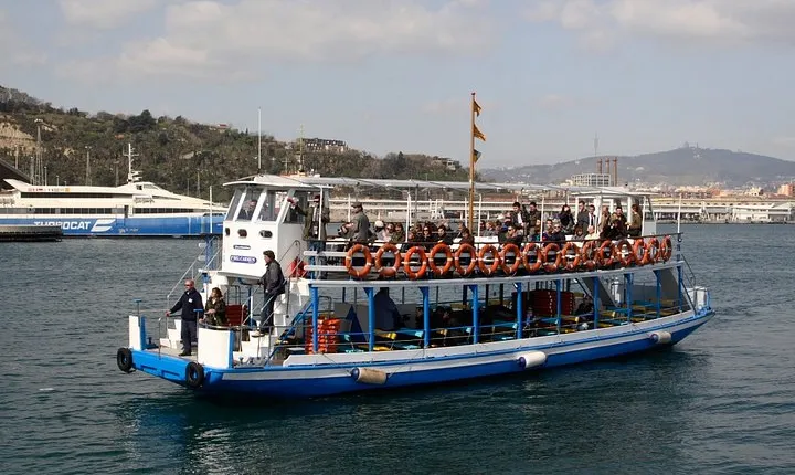 Las Golondrinas Barcelona 40-min Boat Tour