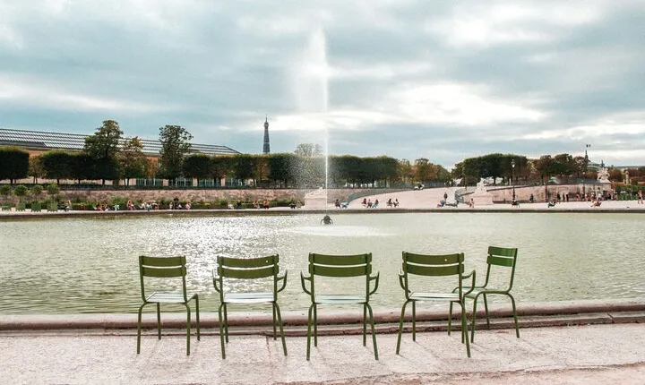 Historic Paris Walking Tours - Notre Dame, Sainte Chapelle and The Louvre