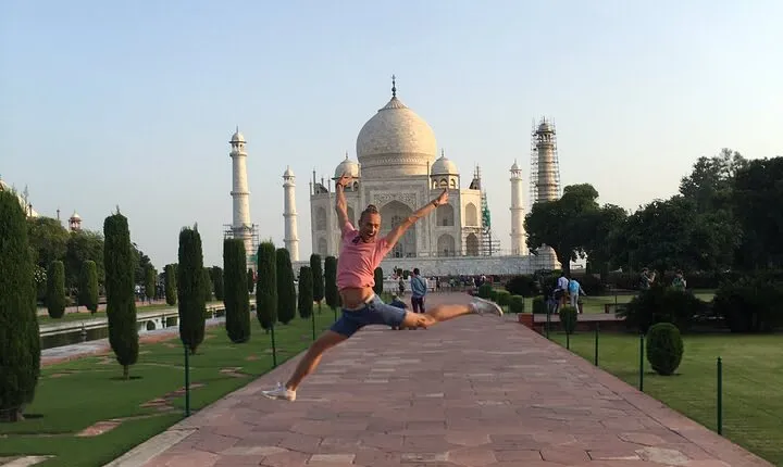 Same Day Taj Mahal Tour by Super Fast Train From Delhi
