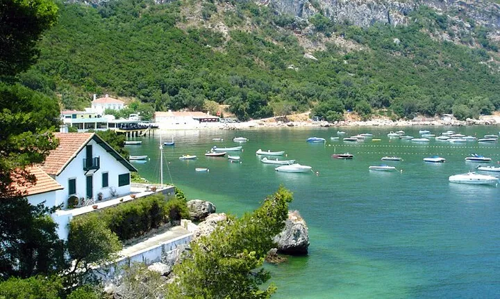Private Tour: Arrábida Natural Park and Sesimbra Day Trip from Lisbon