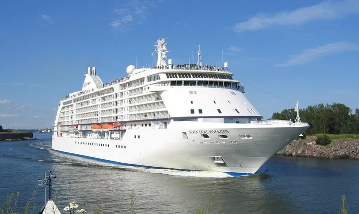 Arrival, Departure or Round Trip Private Transfer: Central London to Southampton Cruise Port