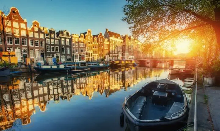 Private walking tour Amsterdam. English or Spanish.