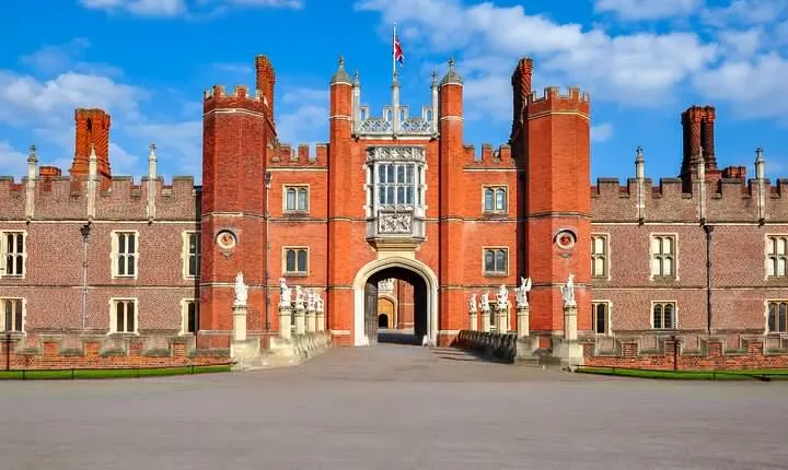 Private Skip-the-line Trip To Hampton Court Palace In London