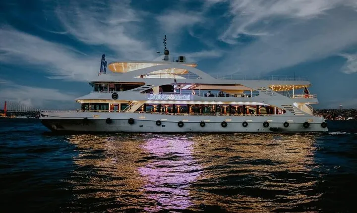 Luxury Bosphorus Dinner Cruise - Private Table