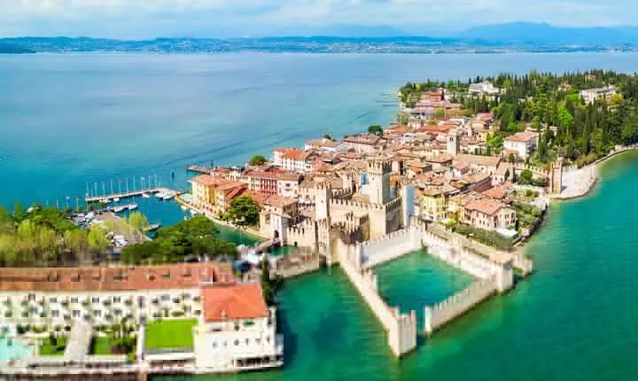 Lago di Garda and Sirmione Private Tour from Verona