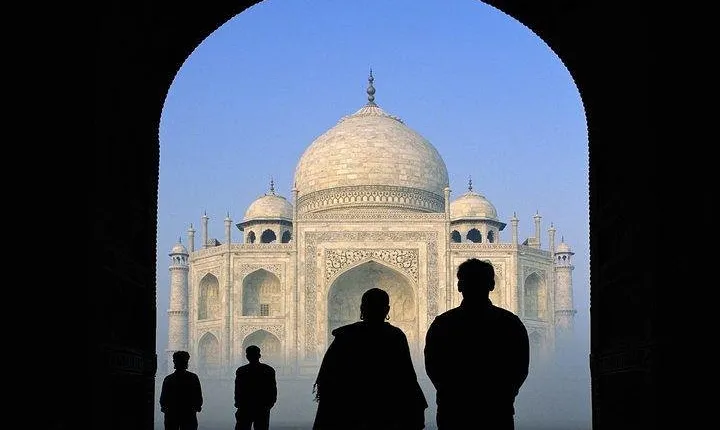 Romantic Honeymoon Tour In Taj Mahal Suroundings