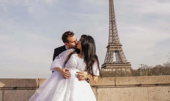 Private Souvenir Photo Session at the Eiffel Tower