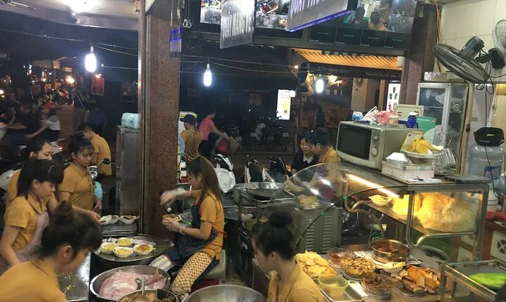 Small Group Hanoi Street Food Walking Tour with Local Guide