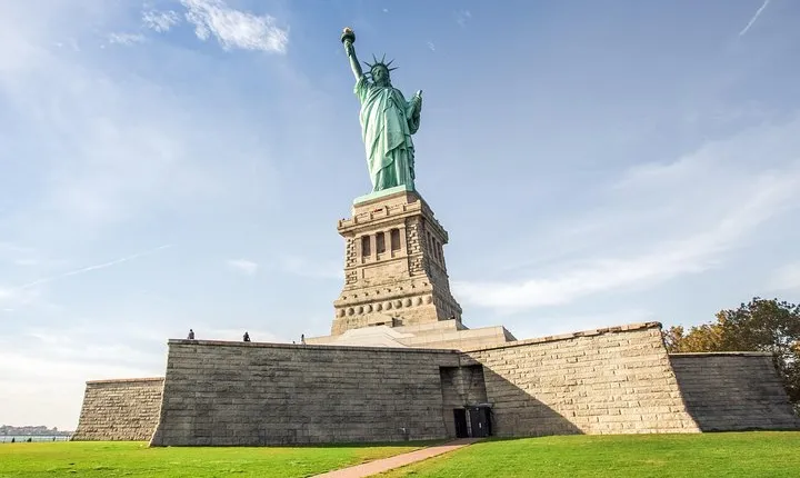 Statue of Liberty and Ellis Island Small-Group Tour 