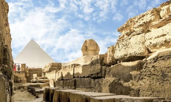 Full Day Tour to Giza Pyramids and Sphinx and Egyptian Museum