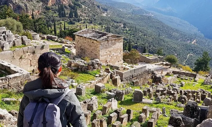 Delphi Day Trip from Athens with Spanish-Speaking Guide