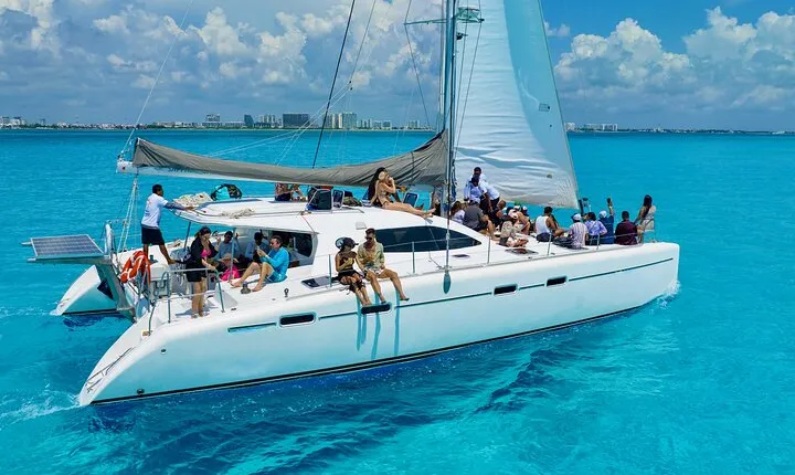 Cancún Catamaran to Isla Mujeres + Snorkel, Open Bar & Lunch