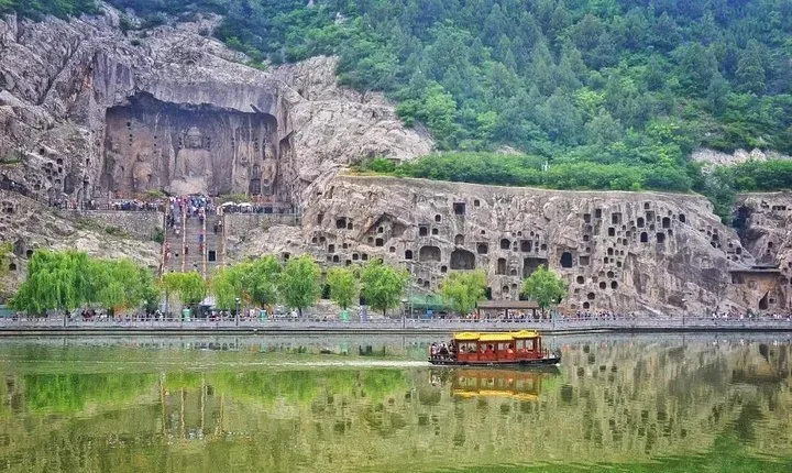 4-Hour Private Walking Tour of Luoyang Longmen Grottoes